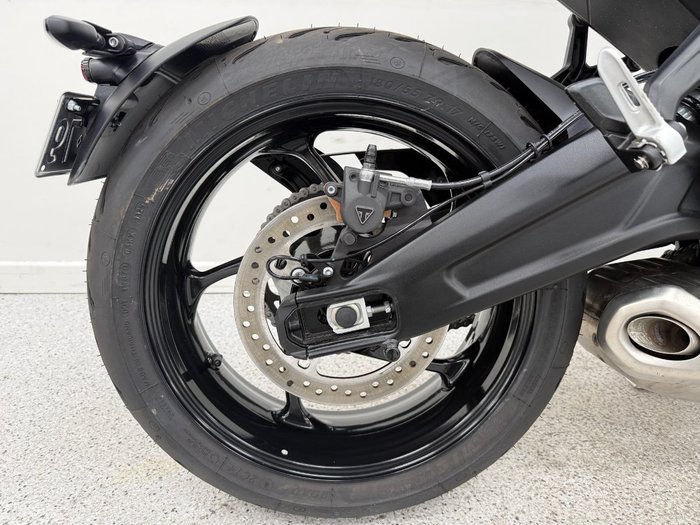 2026 Triumph 2026 Triumph 660CC Trident LAMS Yellow