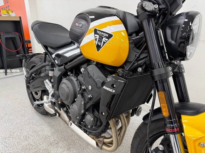 2026 Triumph 2026 Triumph 660CC Trident LAMS Yellow