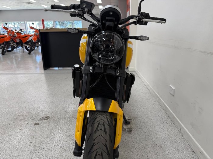 2026 Triumph 2026 Triumph 660CC Trident LAMS Yellow