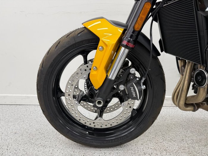 2026 Triumph 2026 Triumph 660CC Trident LAMS Yellow