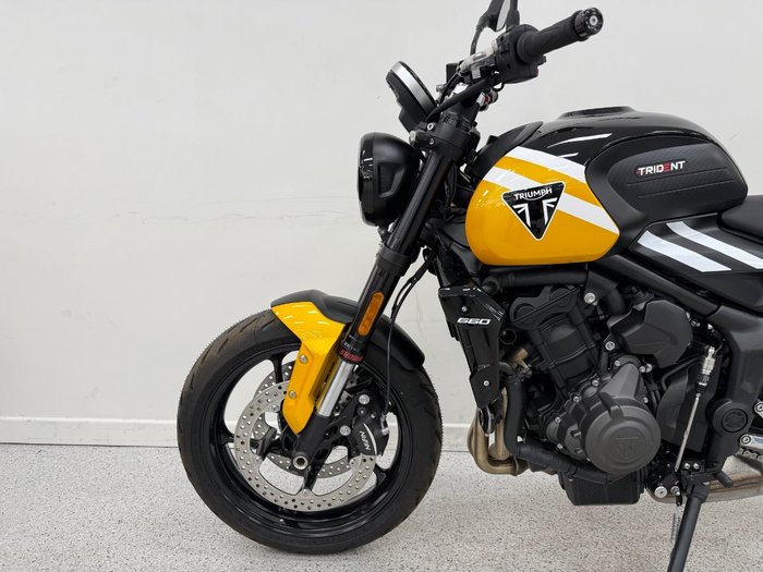 2026 Triumph 2026 Triumph 660CC Trident LAMS Yellow