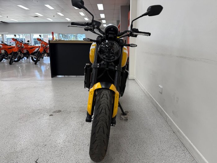 2026 Triumph 2026 Triumph 660CC Trident LAMS Yellow