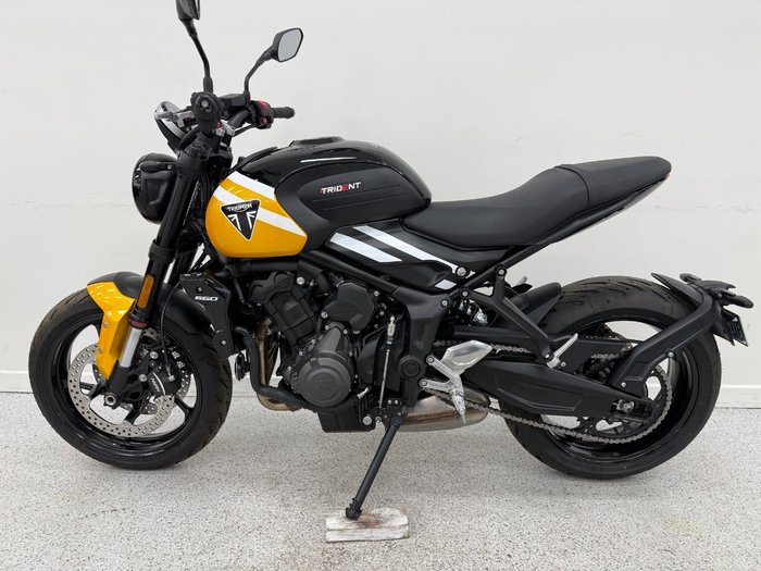 2026 Triumph 2026 Triumph 660CC Trident LAMS Yellow