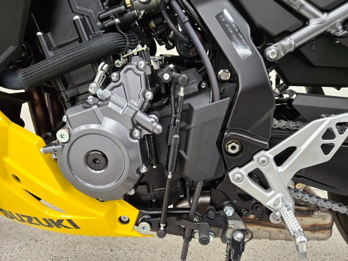 2025 Suzuki GSX-8R (GSX800FRQ) Yellow