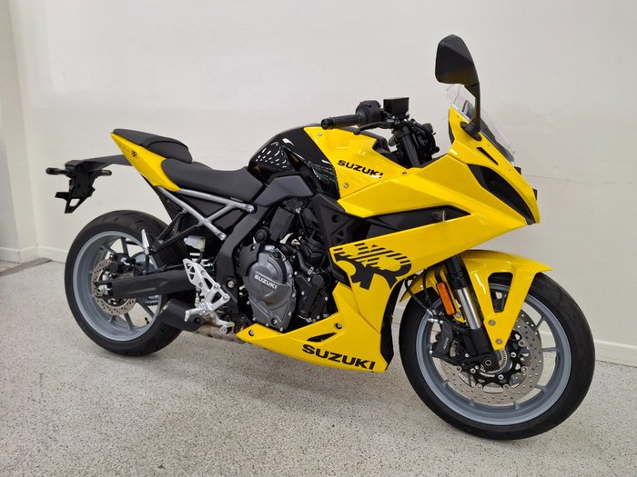 2025 Suzuki GSX-8R (GSX800FRQ) Yellow