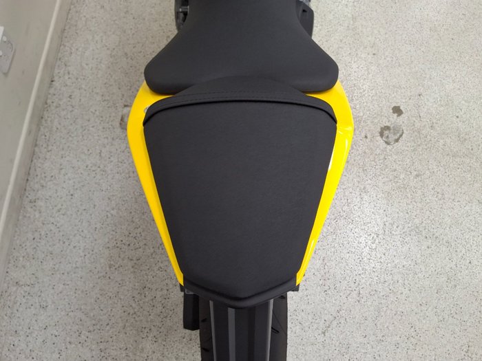 2025 Suzuki GSX-8R (GSX800FRQ) Yellow