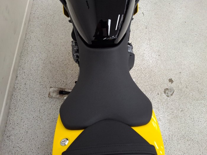 2025 Suzuki GSX-8R (GSX800FRQ) Yellow