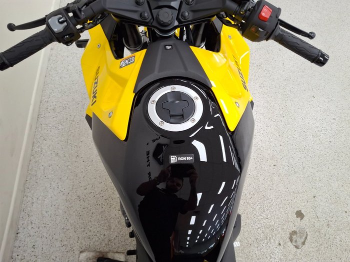 2025 Suzuki GSX-8R (GSX800FRQ) Yellow