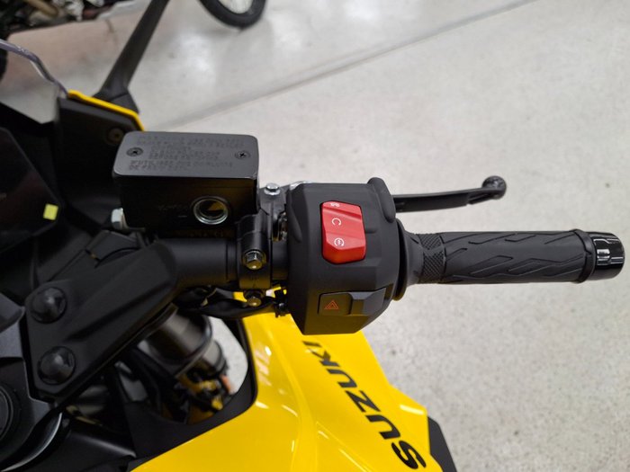 2025 Suzuki GSX-8R (GSX800FRQ) Yellow