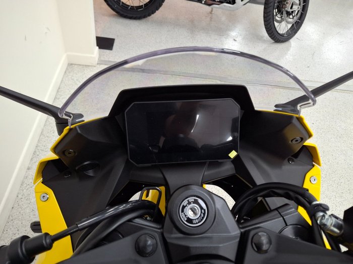 2025 Suzuki GSX-8R (GSX800FRQ) Yellow