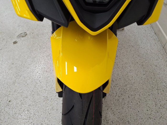 2025 Suzuki GSX-8R (GSX800FRQ) Yellow