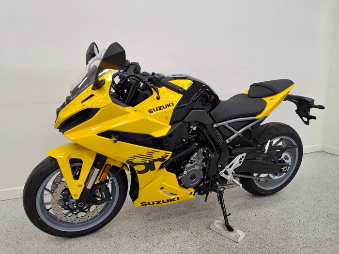 2025 Suzuki GSX-8R (GSX800FRQ) Yellow