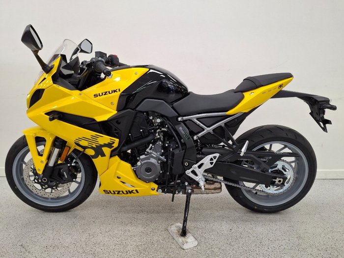 2025 Suzuki GSX-8R (GSX800FRQ) Yellow