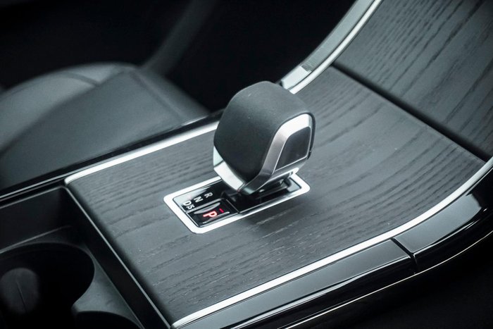 2024 Land Rover Range Rover Velar P400 Dynamic SE