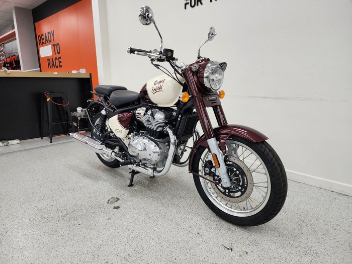 2025 Royal Enfield CLASSIC 650 Red