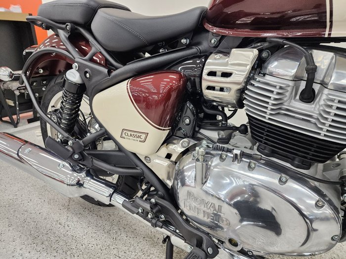 2025 Royal Enfield CLASSIC 650 Red