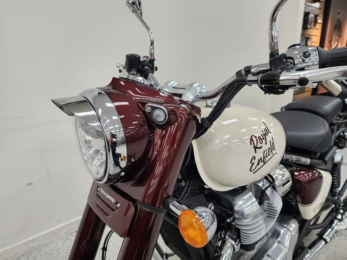 2025 Royal Enfield CLASSIC 650 Red