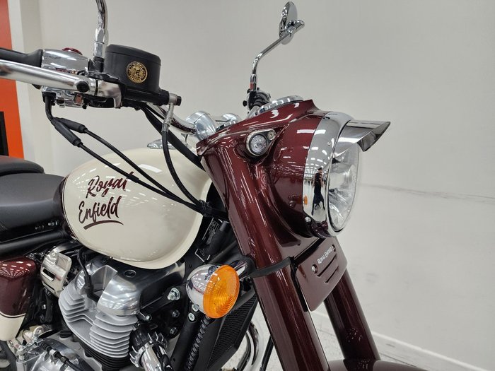 2025 Royal Enfield CLASSIC 650 Red