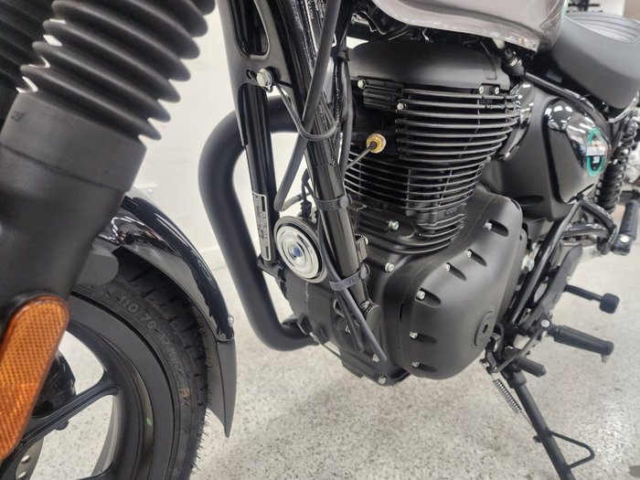 2025 Royal Enfield HUNTER 350 LONDON RED