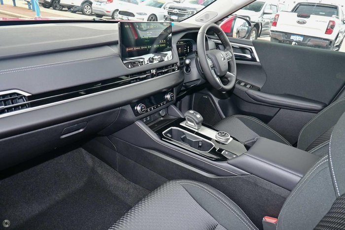 2025 Mitsubishi Outlander LS