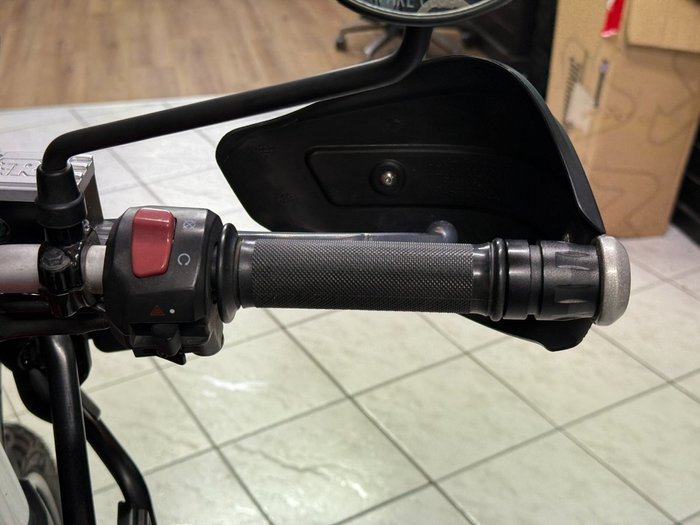 2021 Royal Enfield HIMALAYAN PREMIUM E5 Red