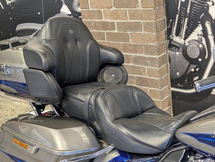 2017 Harley-Davidson CVO Limited 117 (FLHTKSE) Touring Silver