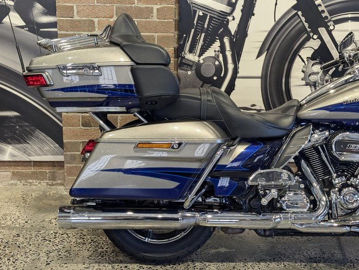 2017 Harley-Davidson CVO Limited 117 (FLHTKSE) Touring Silver