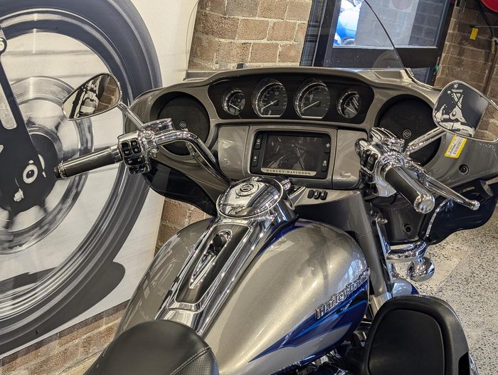2017 Harley-Davidson CVO Limited 117 (FLHTKSE) Touring Silver