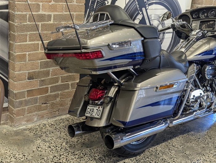 2017 Harley-Davidson CVO Limited 117 (FLHTKSE) Touring Silver