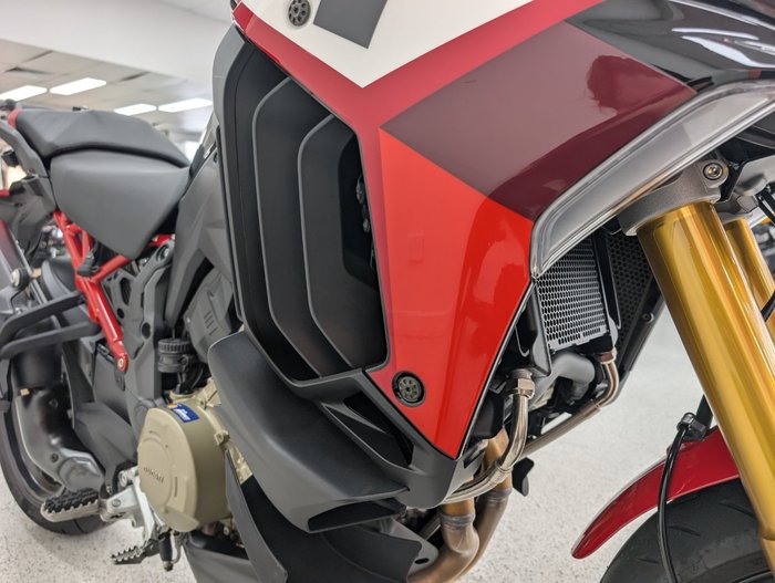 2023 DUCATI MULTISTRADA V4 PIKES PEAK Red