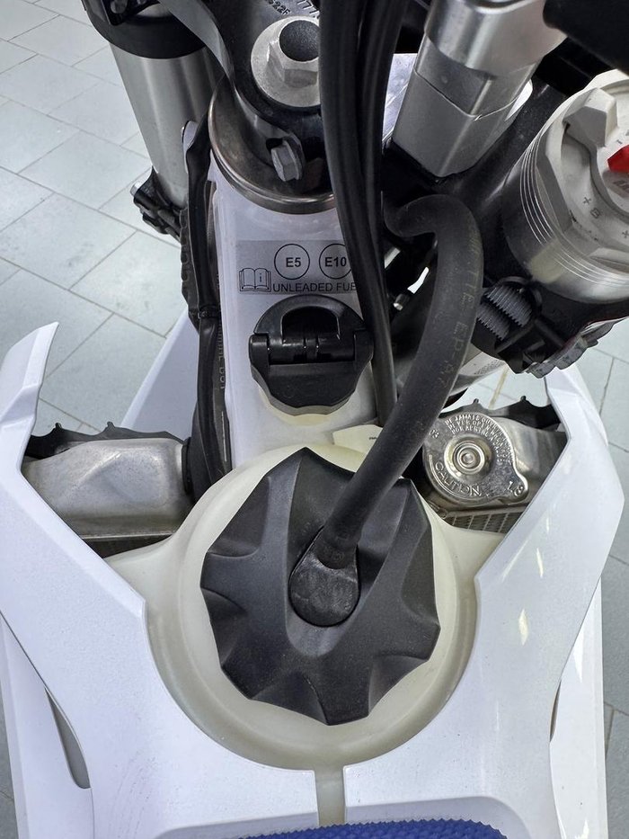 2023 Husqvarna TE 150i Heritage TE White