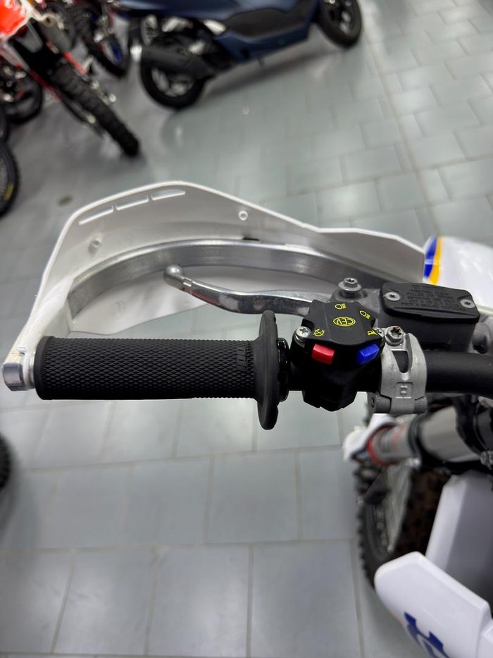 2023 Husqvarna TE 150i Heritage TE White