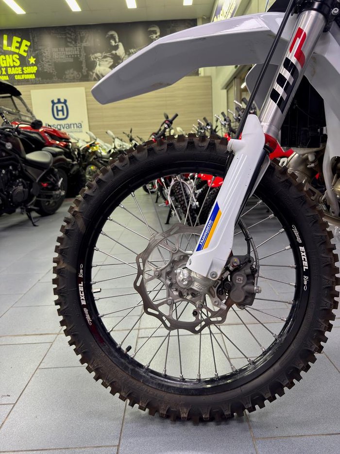 2023 Husqvarna TE 150i Heritage TE White