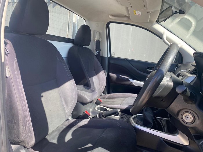2019 Nissan Navara RX D23 Series 4 4x2 Polar White