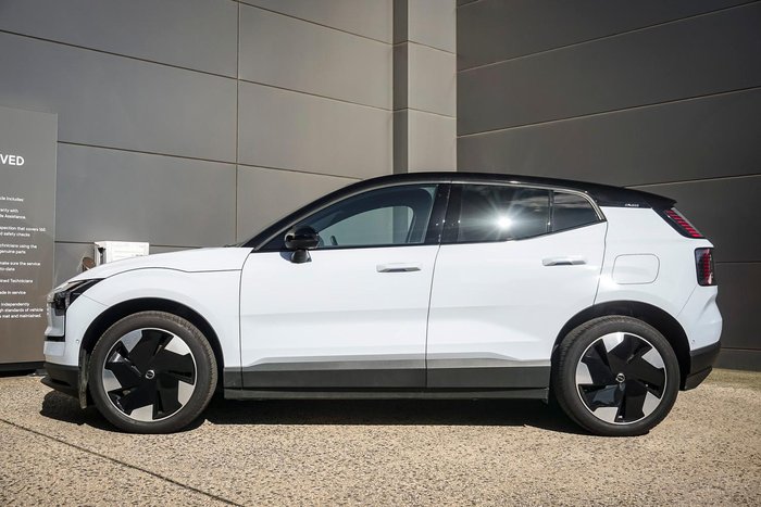 2024 Volvo EX30 Single Motor Extended Range Ultra