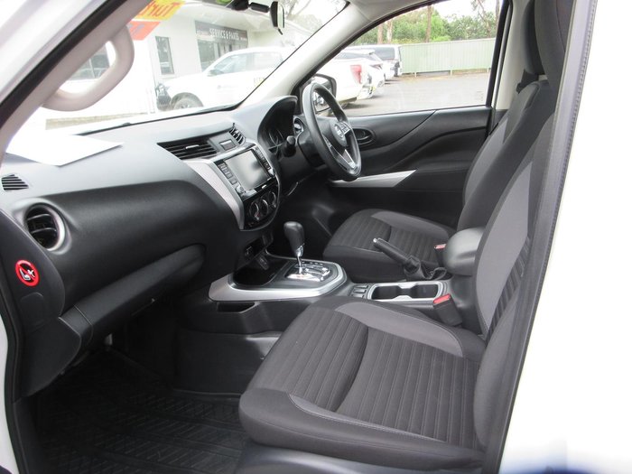 2022 Nissan Navara SL