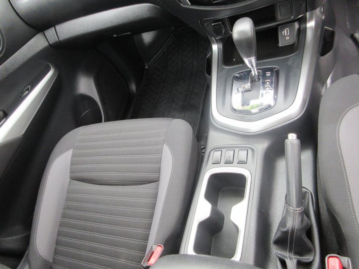 2022 Nissan Navara SL