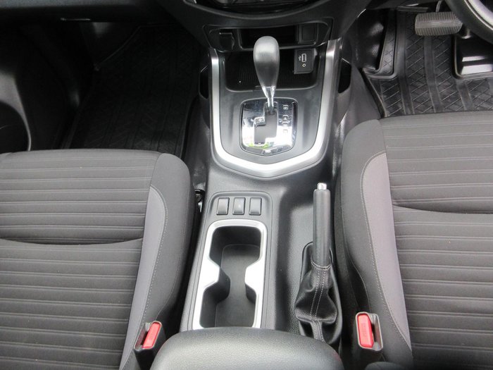 2022 Nissan Navara SL