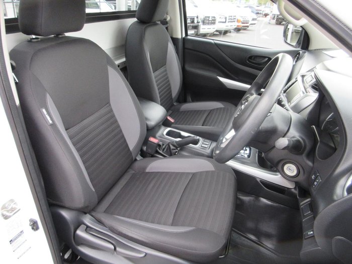 2022 Nissan Navara SL