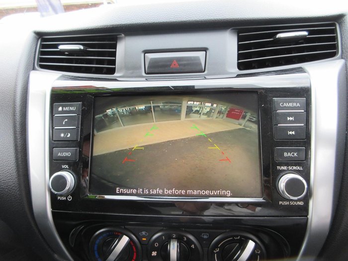 2022 Nissan Navara SL