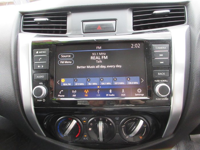 2022 Nissan Navara SL