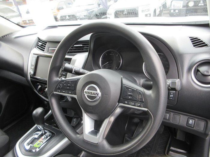 2022 Nissan Navara SL