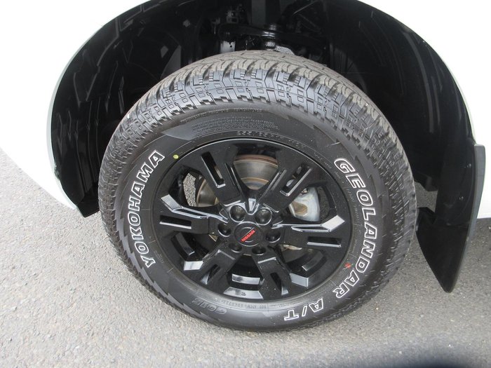 2022 Nissan Navara SL