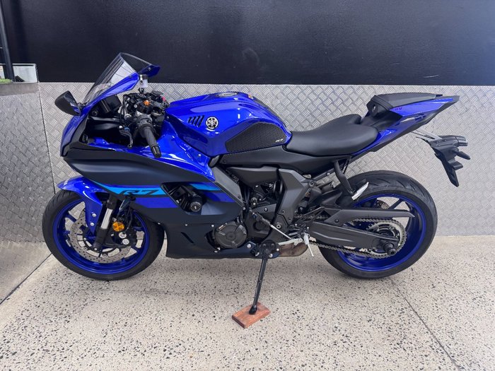2024 Yamaha YZF-R7LA BLUE