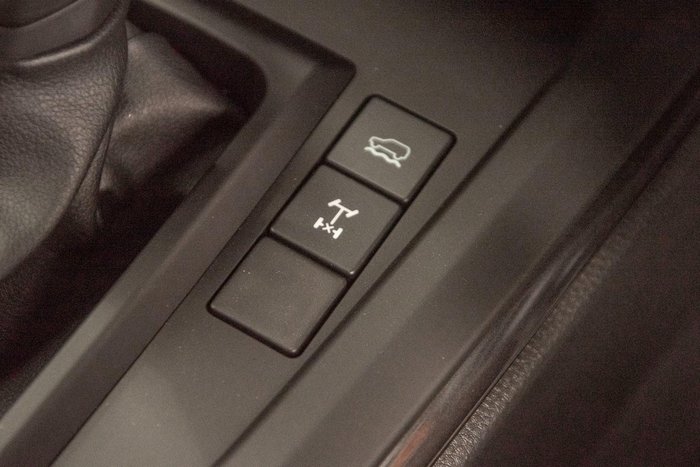 2025 Isuzu D-MAX X-RIDER