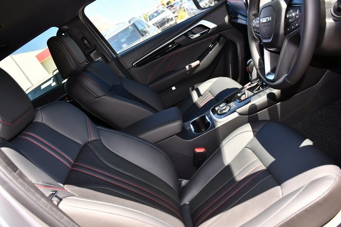 2025 Isuzu MU-X X-TERRAIN