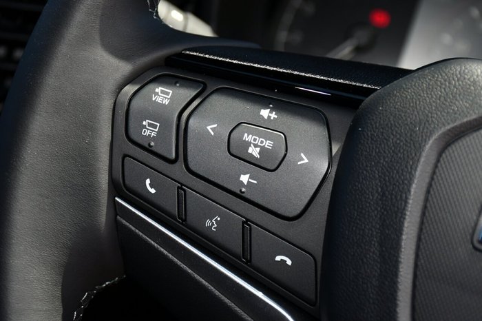 2025 Isuzu MU-X X-TERRAIN