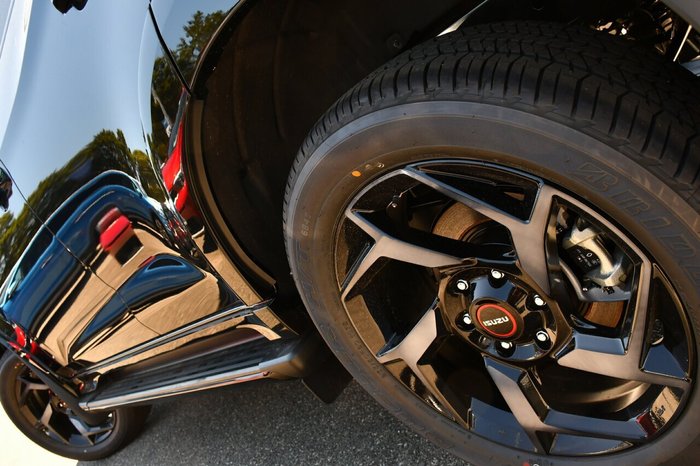 2025 Isuzu MU-X X-TERRAIN