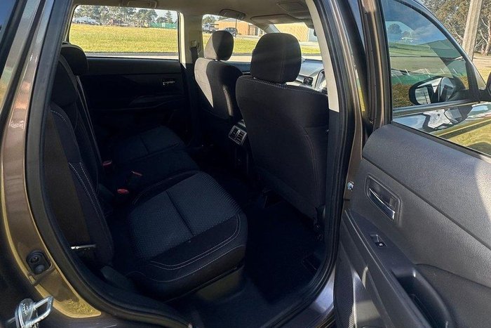 2019 Mitsubishi Outlander ES