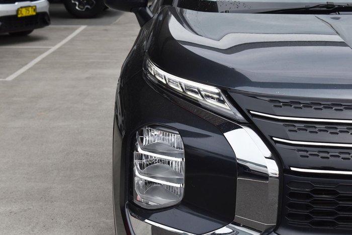 2024 Mitsubishi Outlander ES